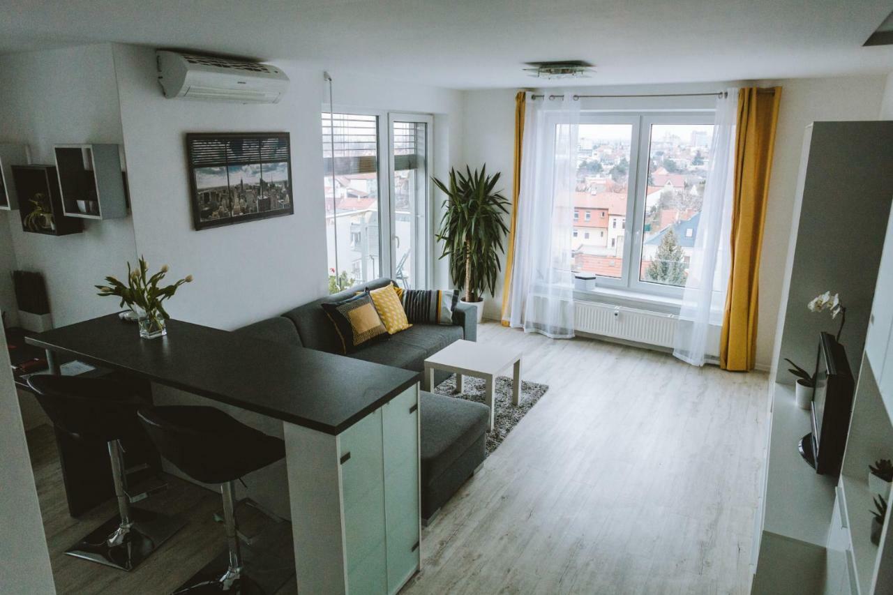 Design Apartment, The City Centre Close To The Health Spa بييشتِني المظهر الخارجي الصورة