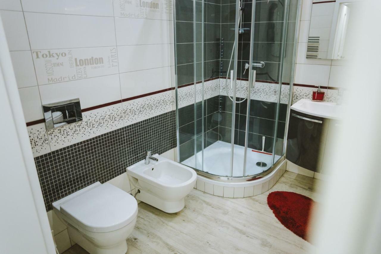 Design Apartment, The City Centre Close To The Health Spa بييشتِني المظهر الخارجي الصورة