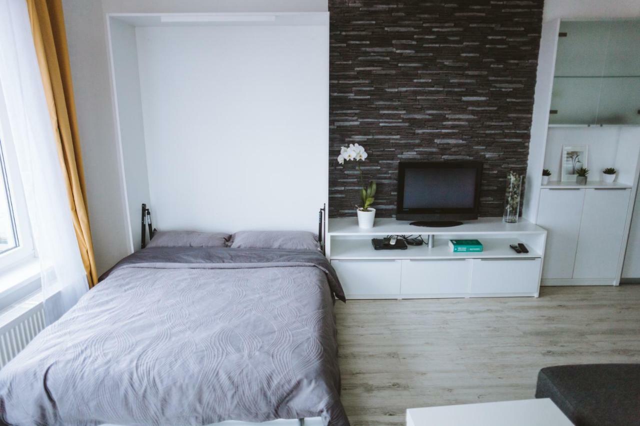 Design Apartment, The City Centre Close To The Health Spa بييشتِني المظهر الخارجي الصورة