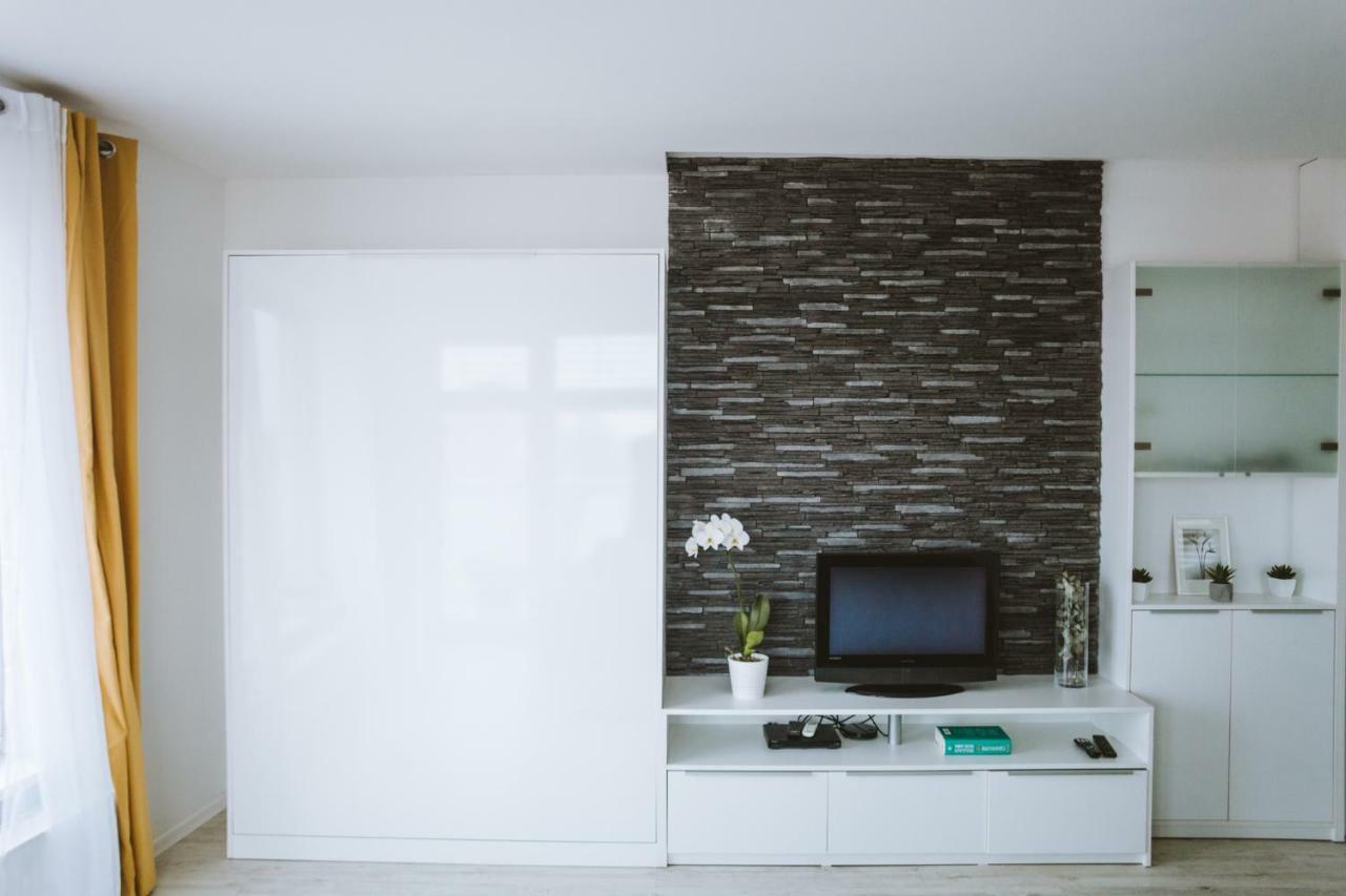 Design Apartment, The City Centre Close To The Health Spa بييشتِني المظهر الخارجي الصورة