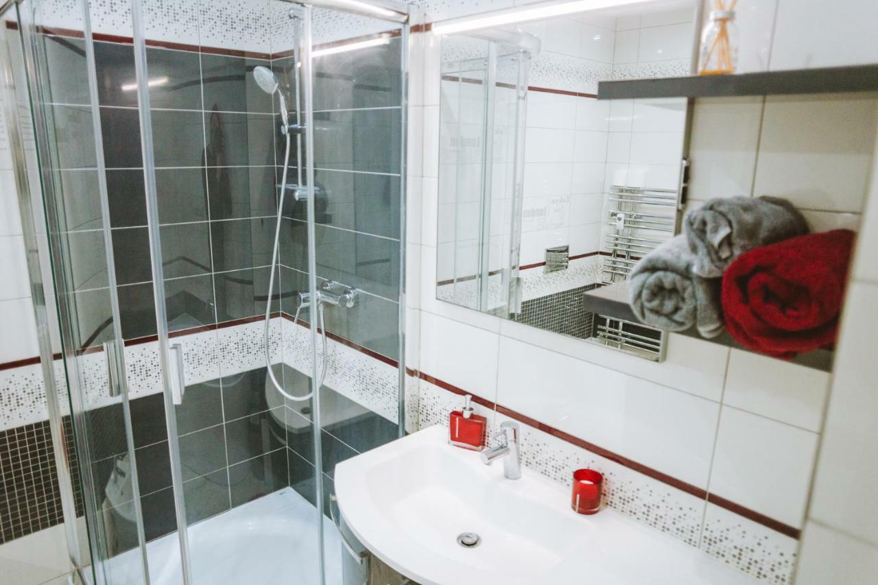 Design Apartment, The City Centre Close To The Health Spa بييشتِني المظهر الخارجي الصورة