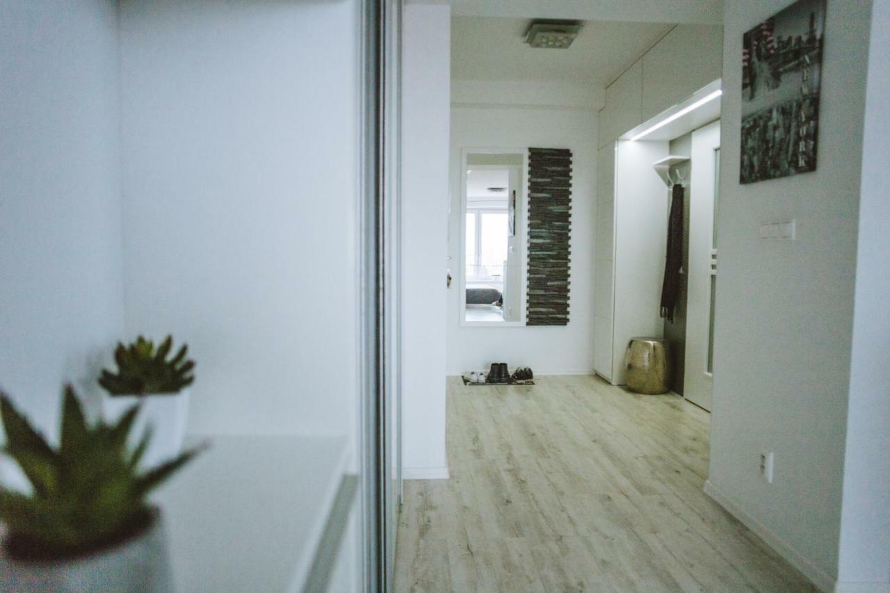 Design Apartment, The City Centre Close To The Health Spa بييشتِني المظهر الخارجي الصورة