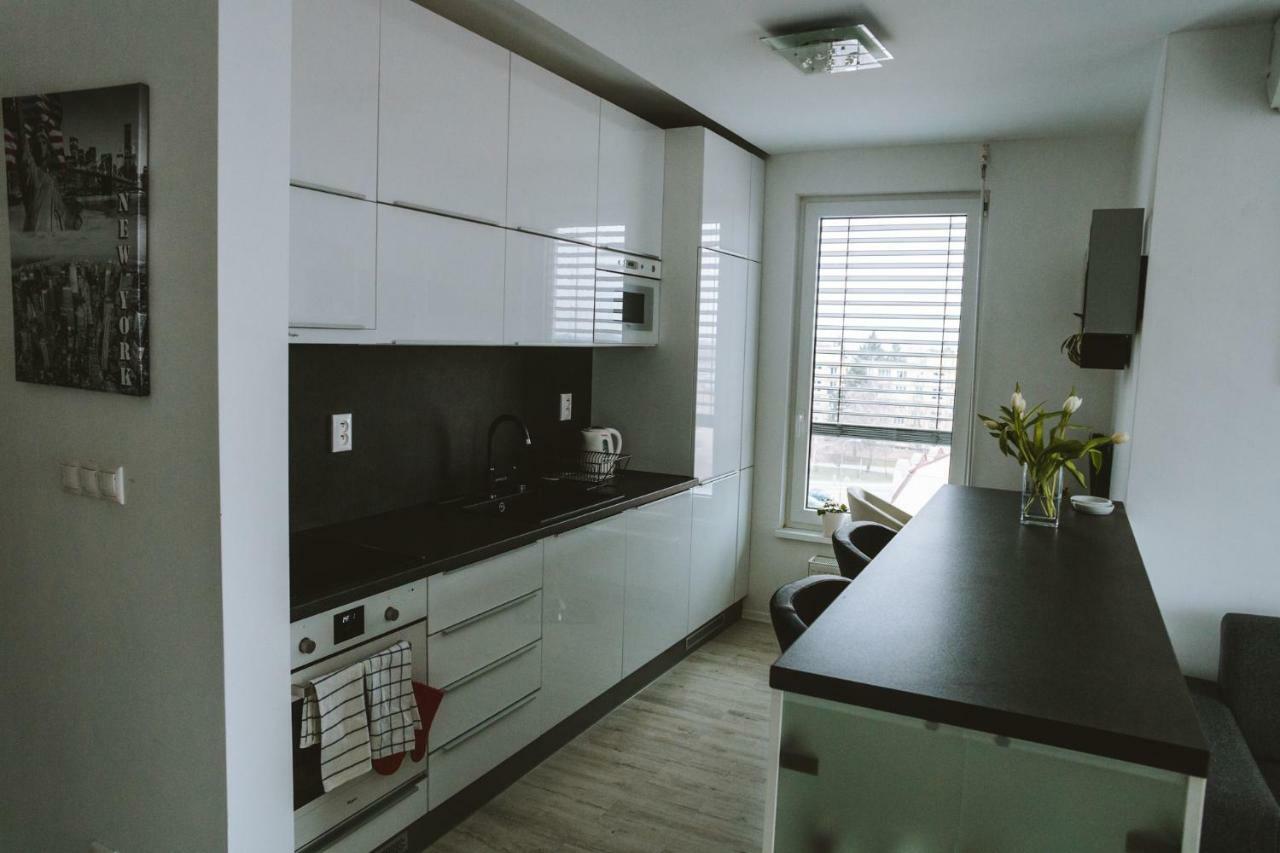 Design Apartment, The City Centre Close To The Health Spa بييشتِني المظهر الخارجي الصورة