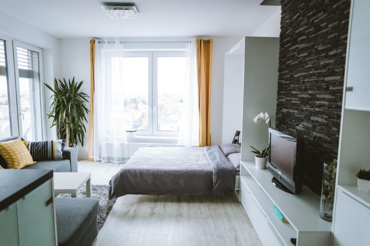 Design Apartment, The City Centre Close To The Health Spa بييشتِني المظهر الخارجي الصورة